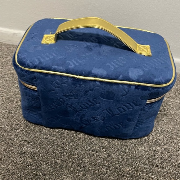 NEW Juicy Couture Travel Makeup Case - Picture 3 of 7